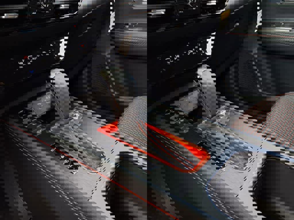 New 2025 Nissan Kicks SR image 17