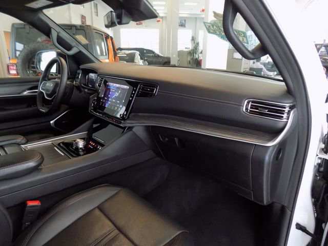 Certified 2024 Jeep Wagoneer L Series II image 25