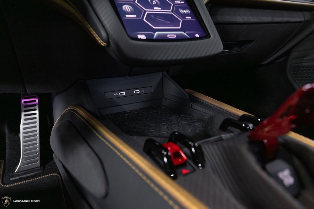 Used 2025 Lamborghini Revuelto image 34