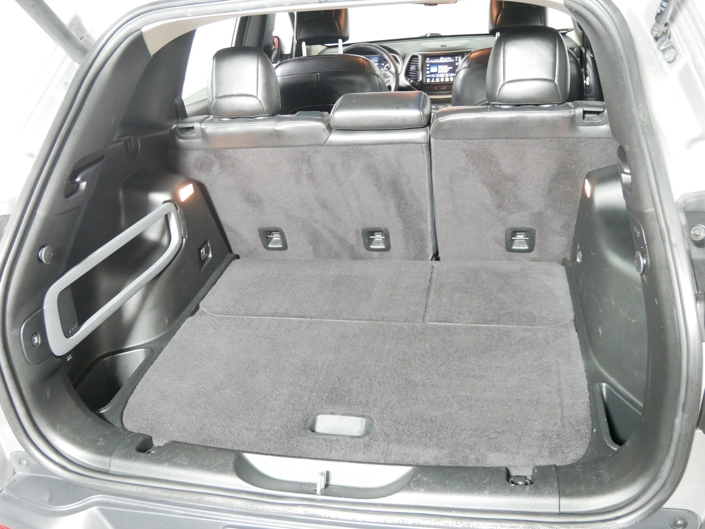 Used 2018 Jeep Cherokee Limited image 18