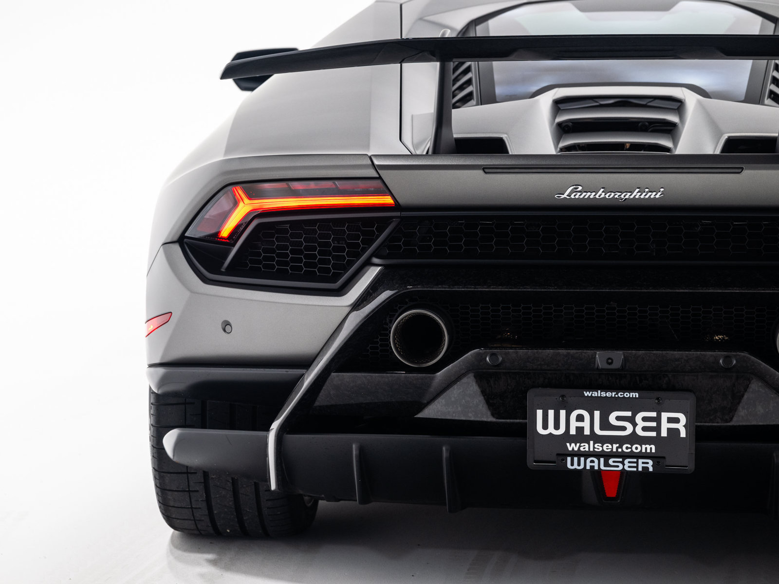 Used 2018 Lamborghini Huracan Performante AWD/4WD image 21