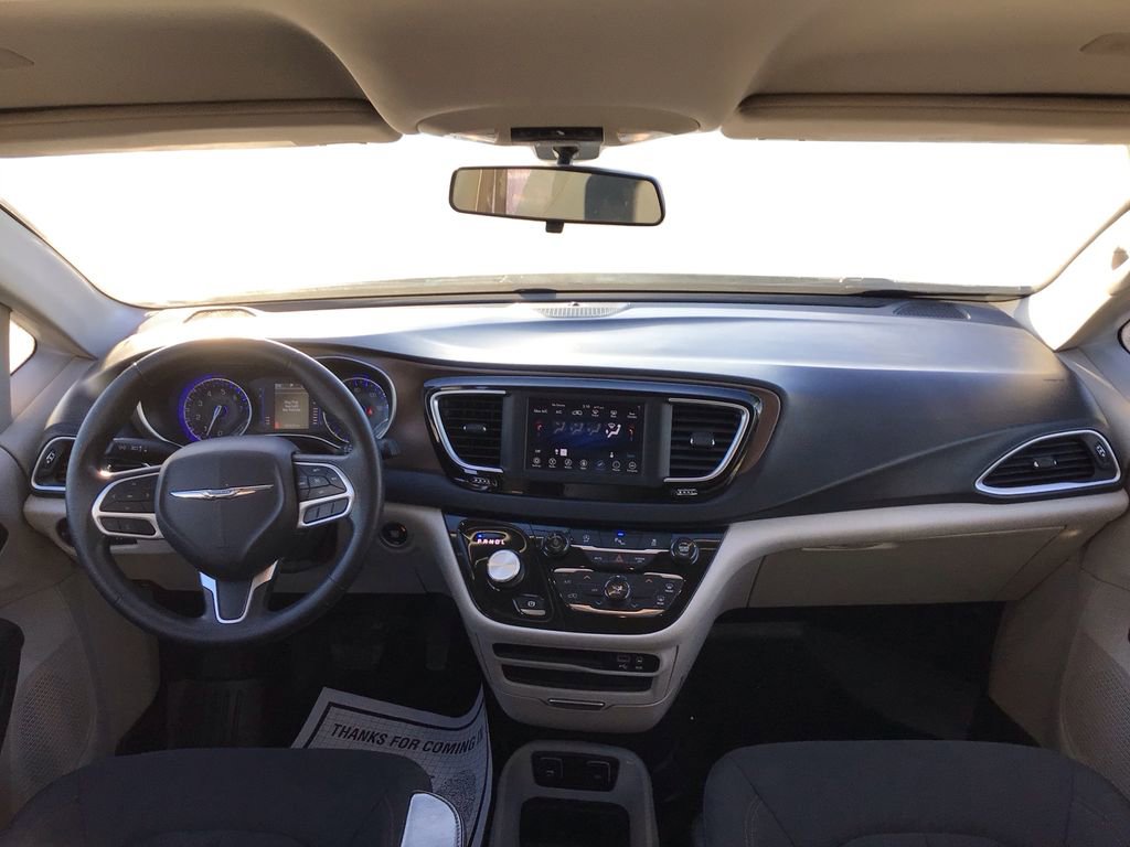 Used 2019 Chrysler Pacifica Touring image 23