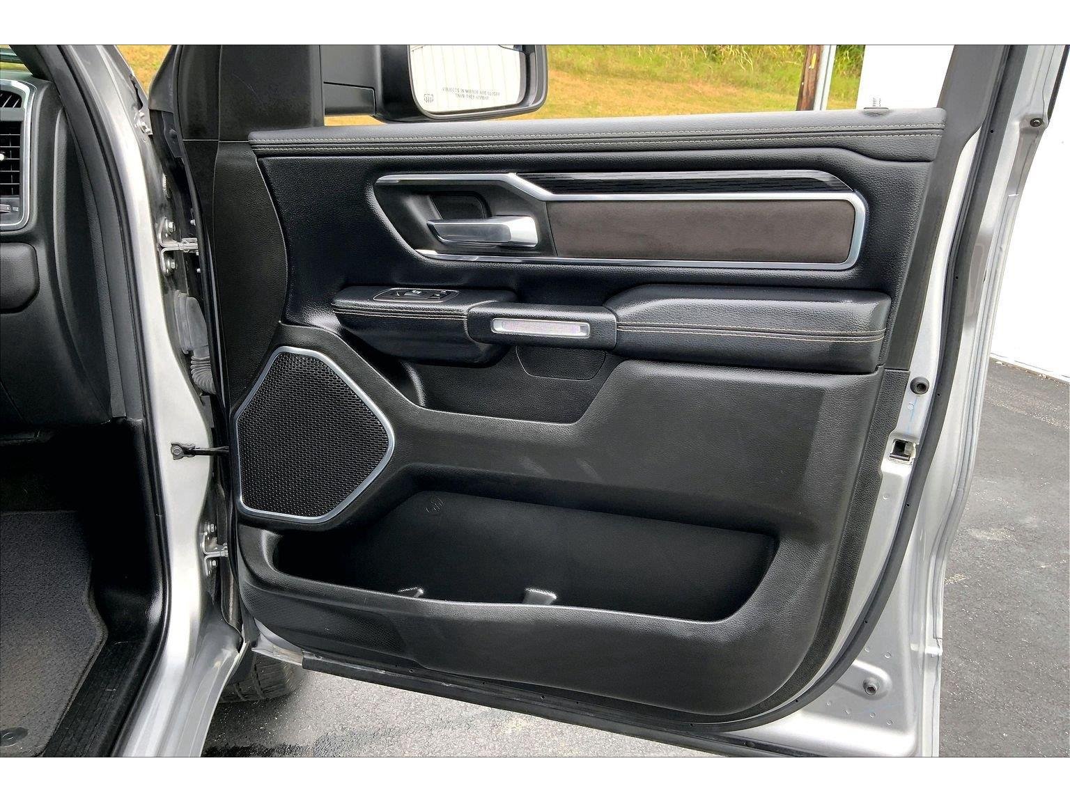 Used 2024 RAM 1500 Laramie AWD/4WD image 22