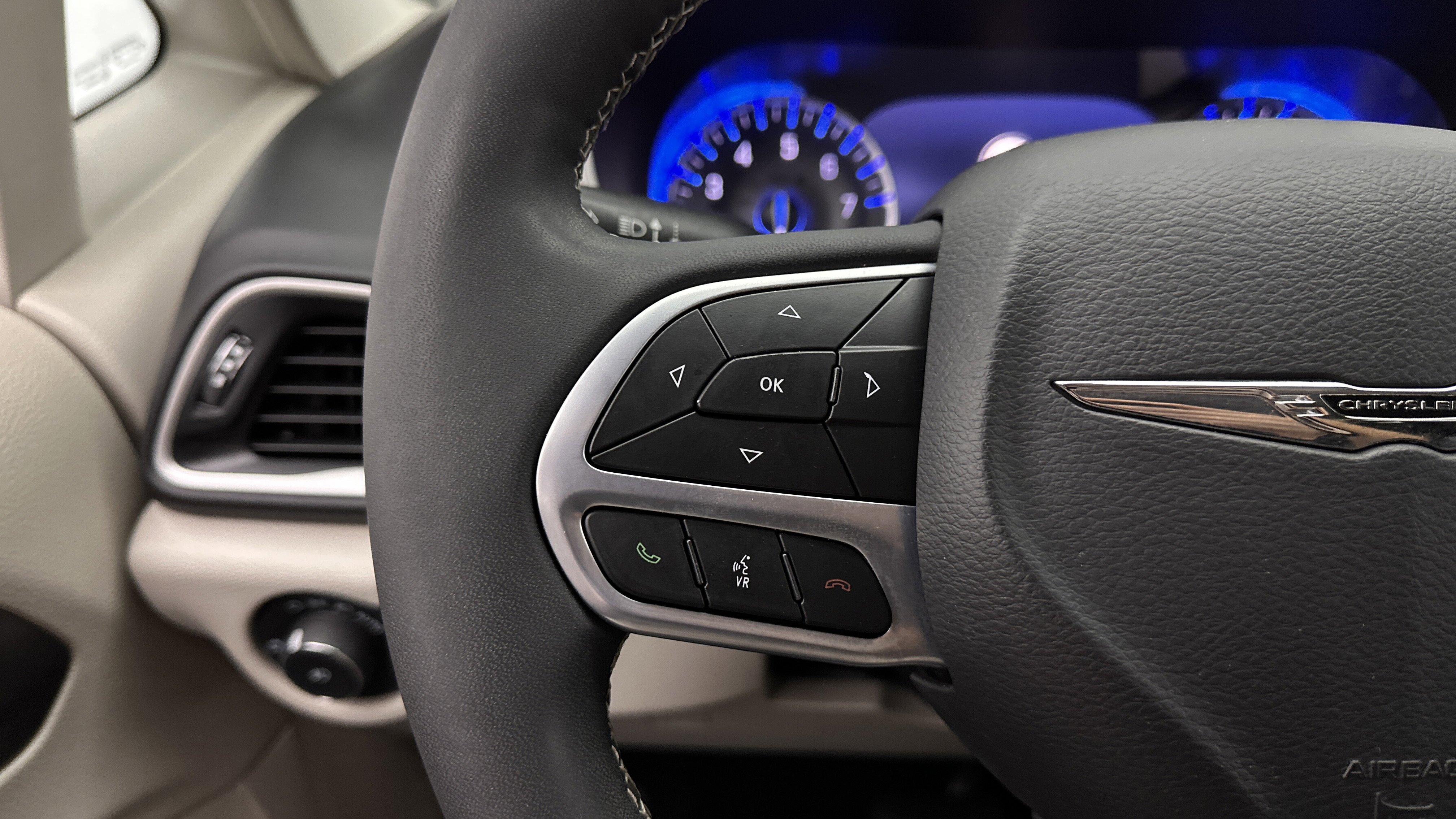 Used 2022 Chrysler Pacifica Touring-L FWD image 18