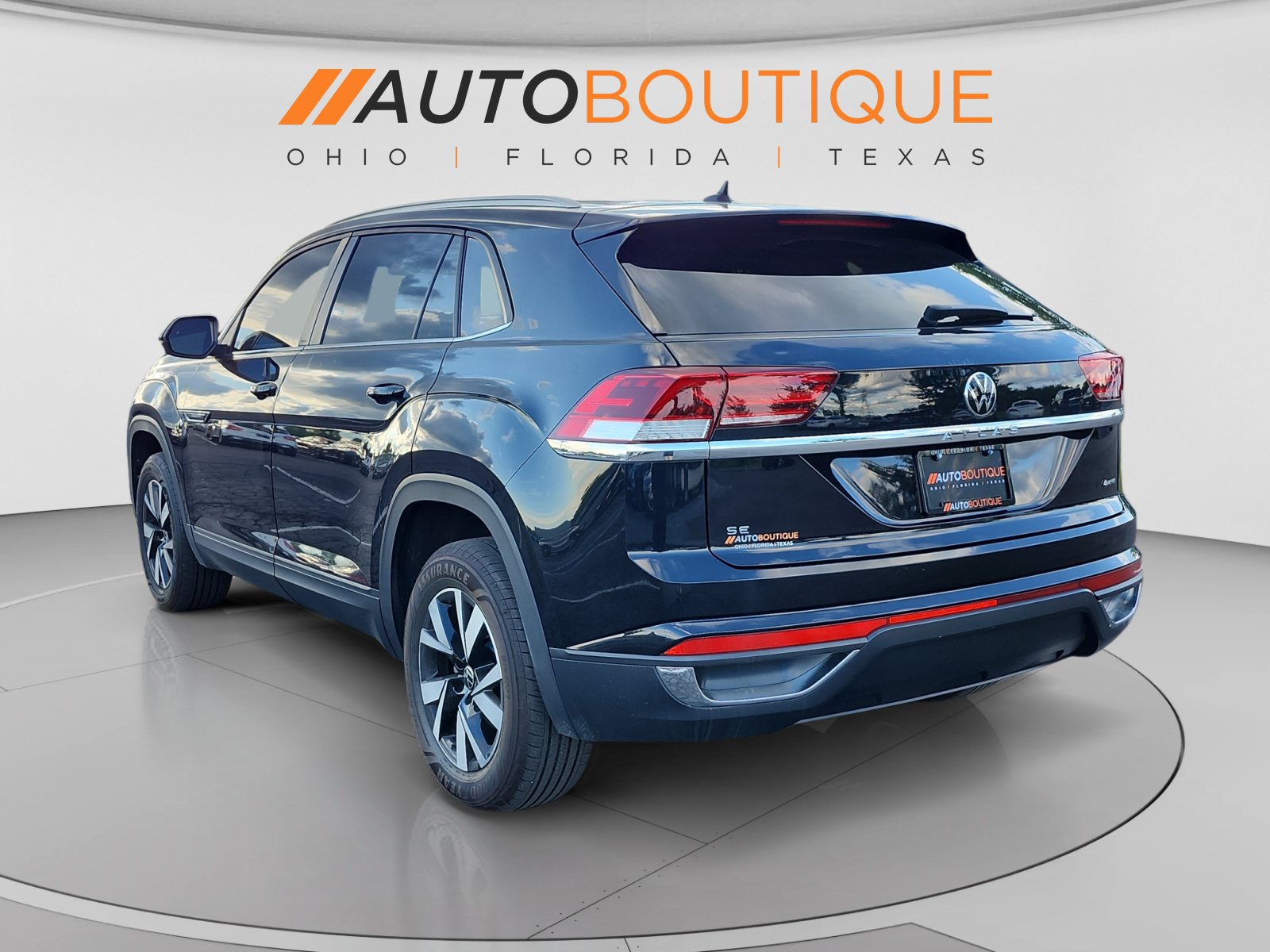 Used 2023 Volkswagen Atlas Cross Sport SE AWD/4WD image 3