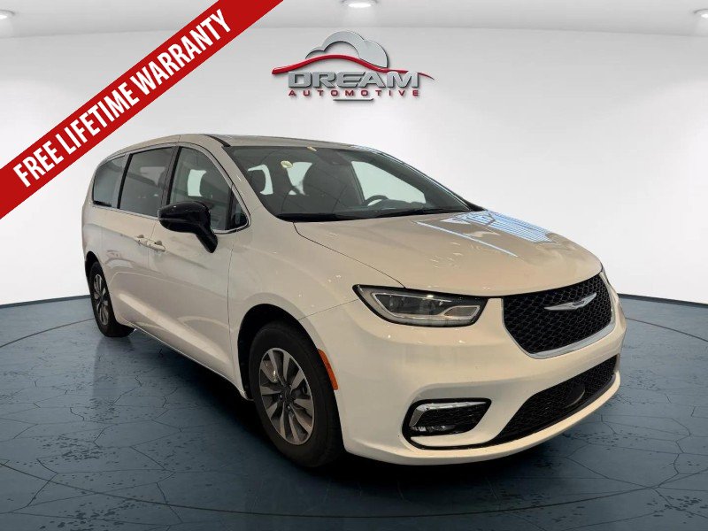 Used 2024 Chrysler Pacifica Limited FWD image 1