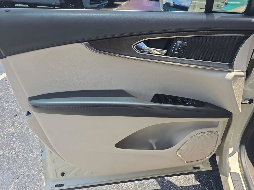 Used 2016 Lincoln MKX Select w/ Select Plus Package FWD image 16