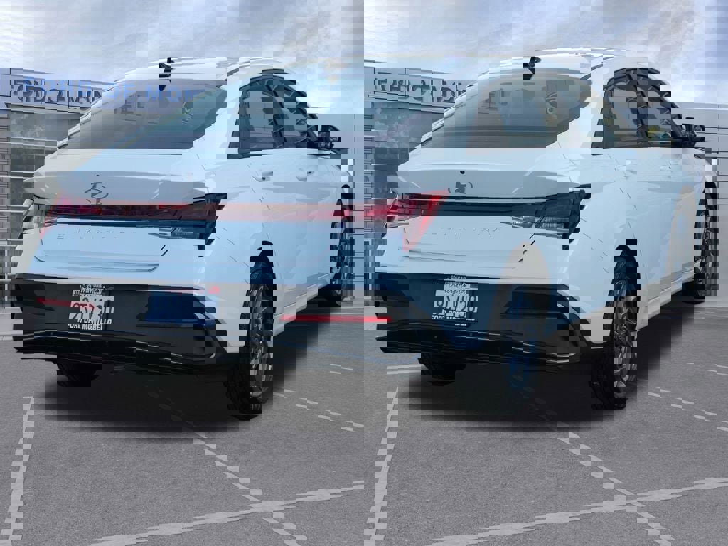 Used 2024 Hyundai Elantra SEL image 4