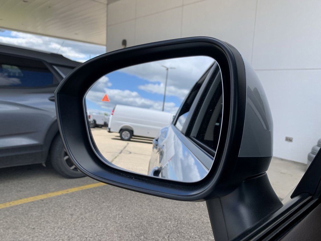 Used 2023 Nissan Rogue SV image 7