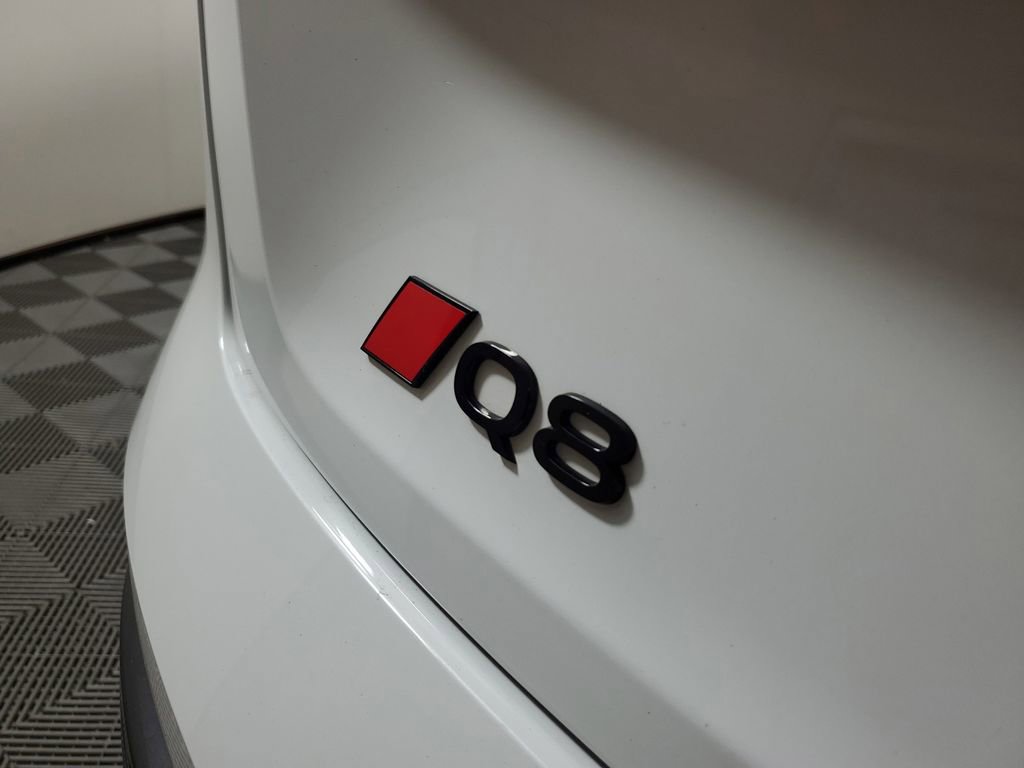 Used 2024 Audi Q8 e-tron Premium Plus w/ Premium Plus Package image 7