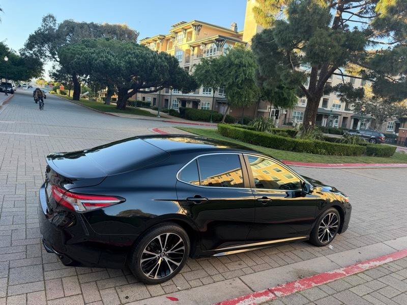Used 2018 Toyota Camry SE FWD image 19