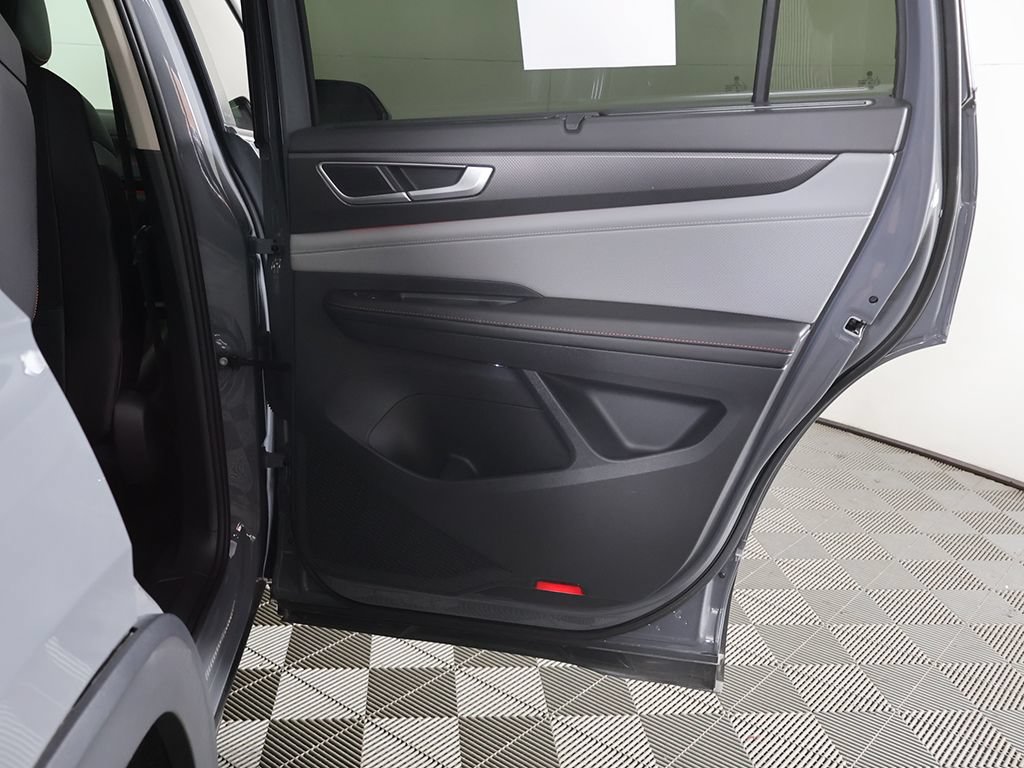 Used 2024 Volkswagen Atlas Peak Edition SE AWD/4WD image 27
