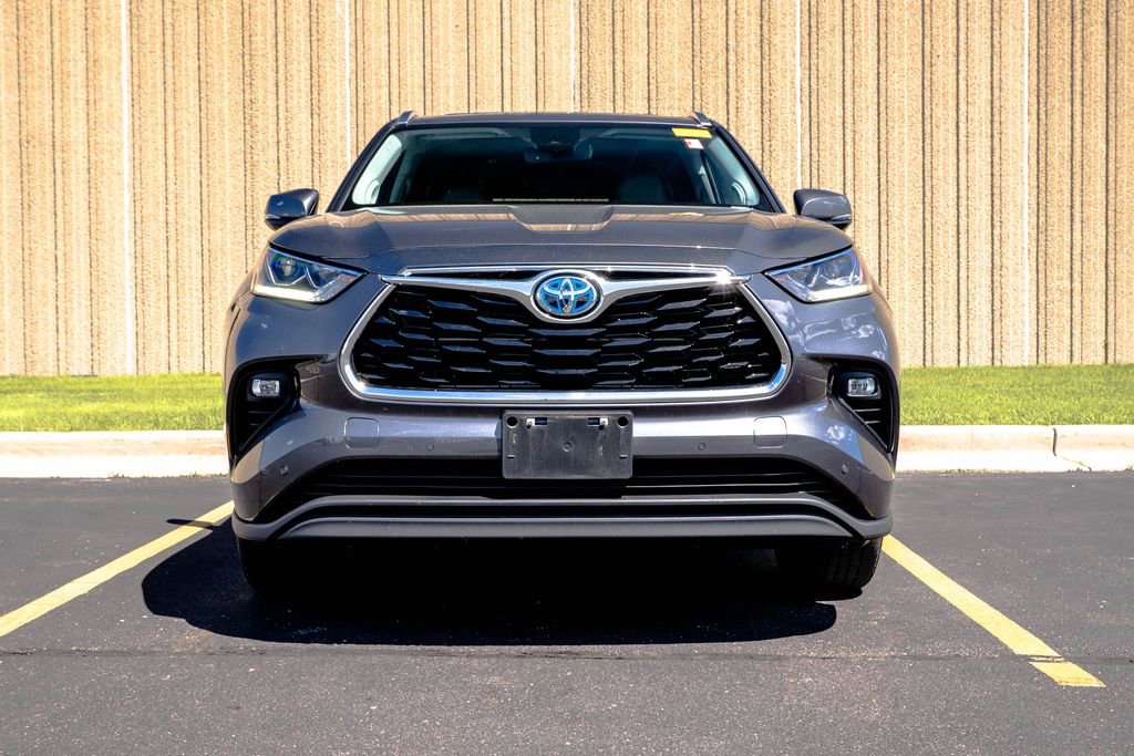 Used 2023 Toyota Highlander Limited AWD/4WD image 3