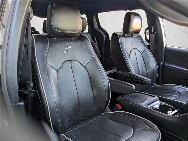 Used 2024 Chrysler Pacifica Premium image 22