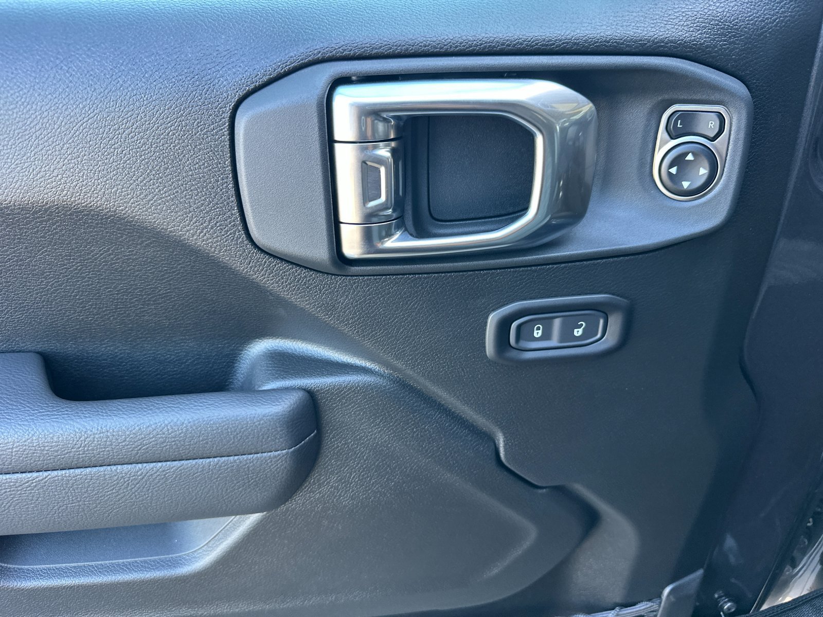 New 2026 Jeep Gladiator Sport AWD/4WD image 10