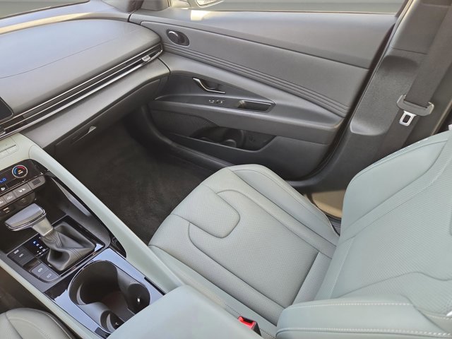 Used 2025 Hyundai Elantra Limited FWD image 18