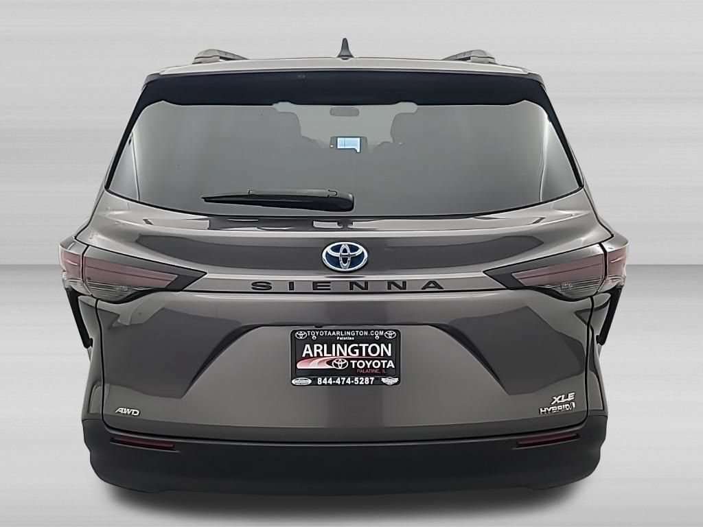 Used 2023 Toyota Sienna XLE AWD/4WD image 5