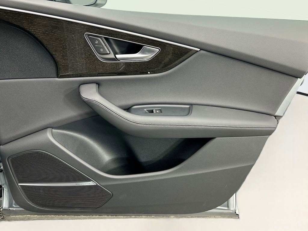 Certified 2025 Audi Q8 Premium Plus w/ Premium Plus Package image 24