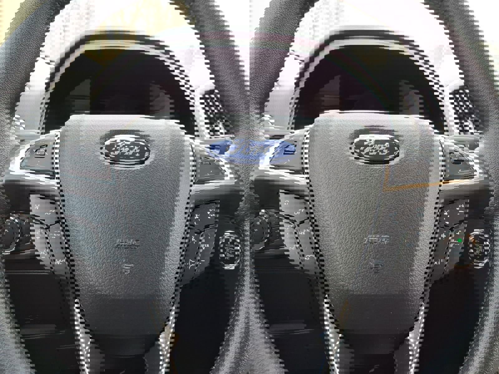 Used 2023 Ford Edge SEL w/ Convenience Package image 16