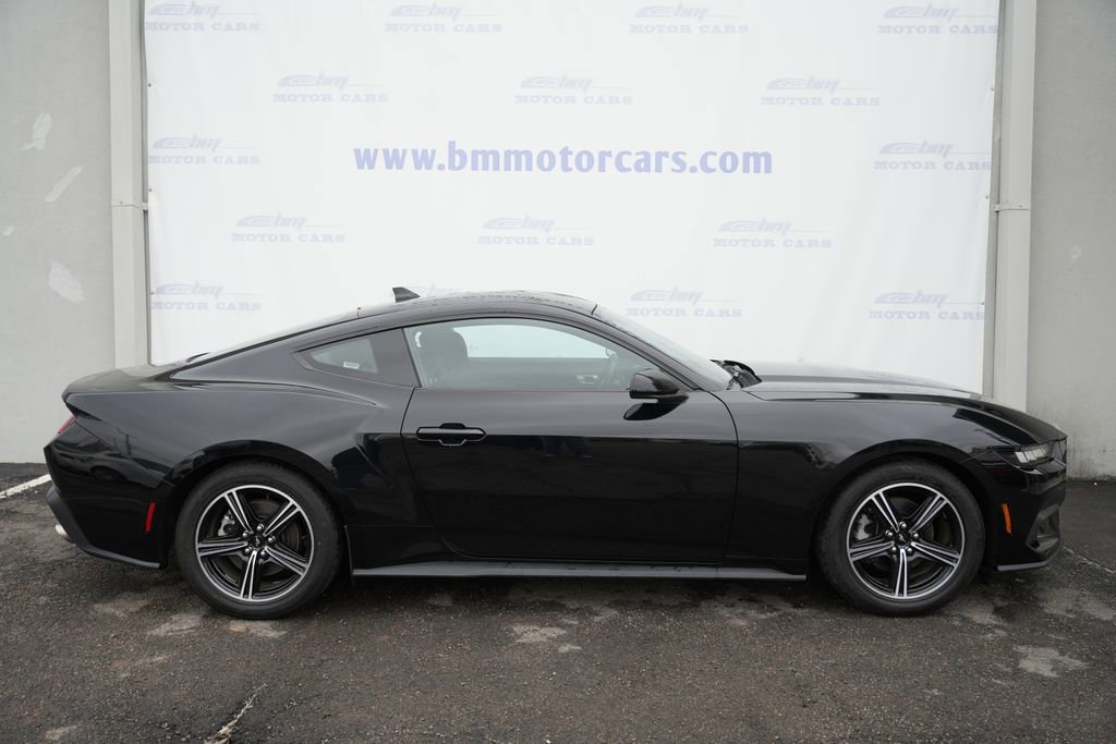Used 2024 Ford Mustang Coupe image 7
