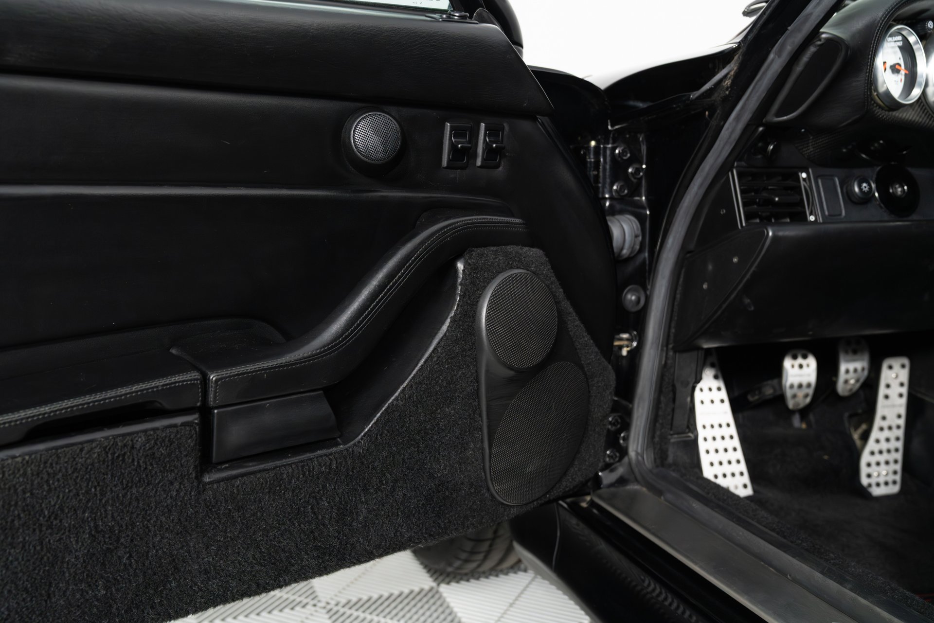 Used 1996 Porsche 911 Turbo RWD image 10