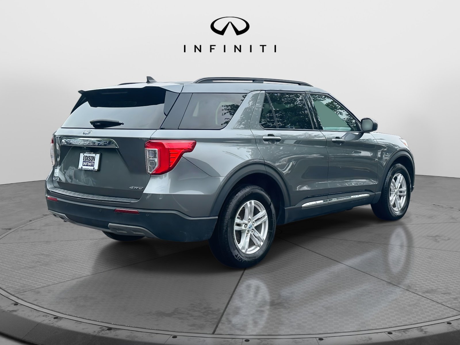 Used 2023 Ford Explorer XLT w/ Equipment Group 202A image 4