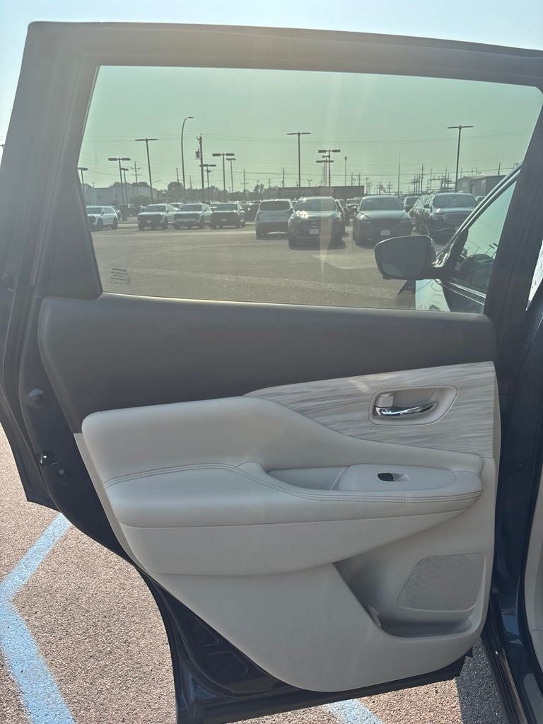 Used 2016 Nissan Murano Platinum w/ Platinum Technology Package FWD image 24