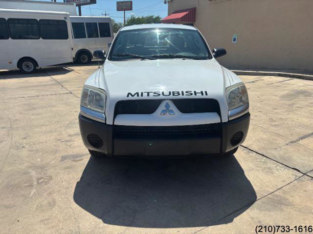 Used 2006 Mitsubishi Raider LS image 2