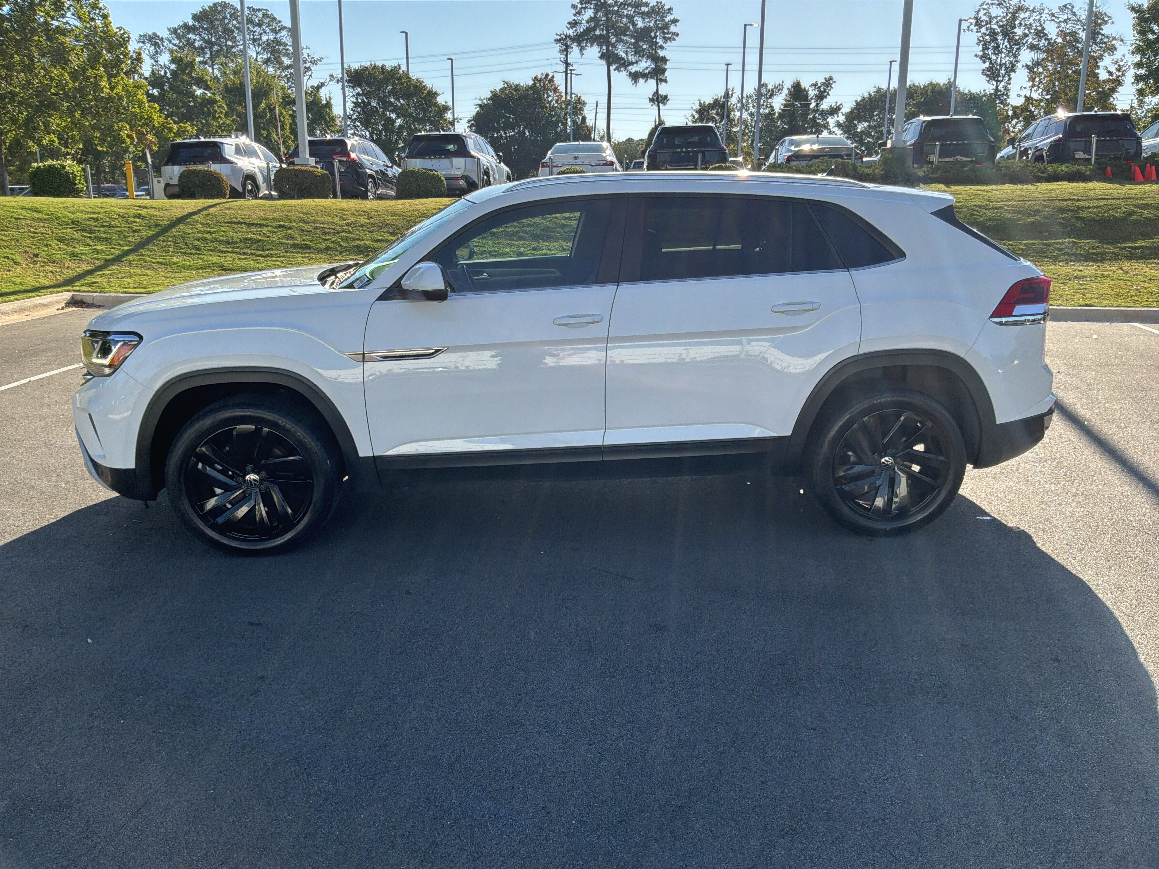 Used 2023 Volkswagen Atlas Cross Sport SE w/ Panoramic Sunroof Package AWD/4WD image 7