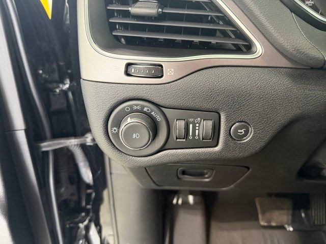 Used 2022 Jeep Cherokee Latitude Lux w/ Mopar Interior Package AWD/4WD image 11