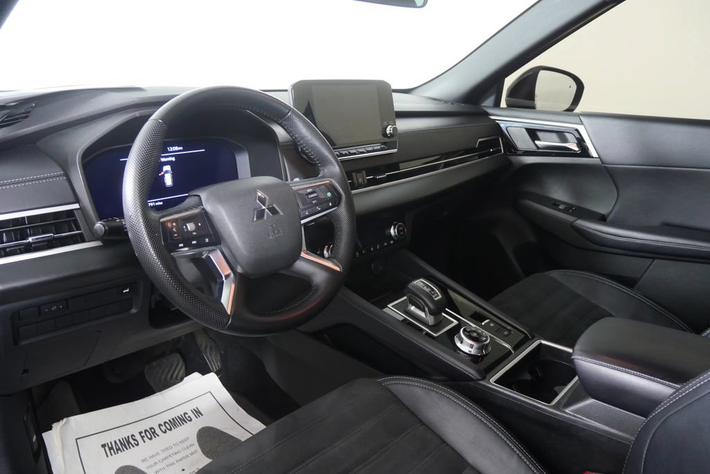 Used 2023 Mitsubishi Outlander SE Black Edition AWD/4WD image 12