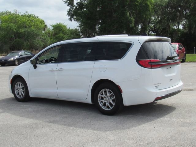 Used 2024 Chrysler Pacifica Touring-L image 6