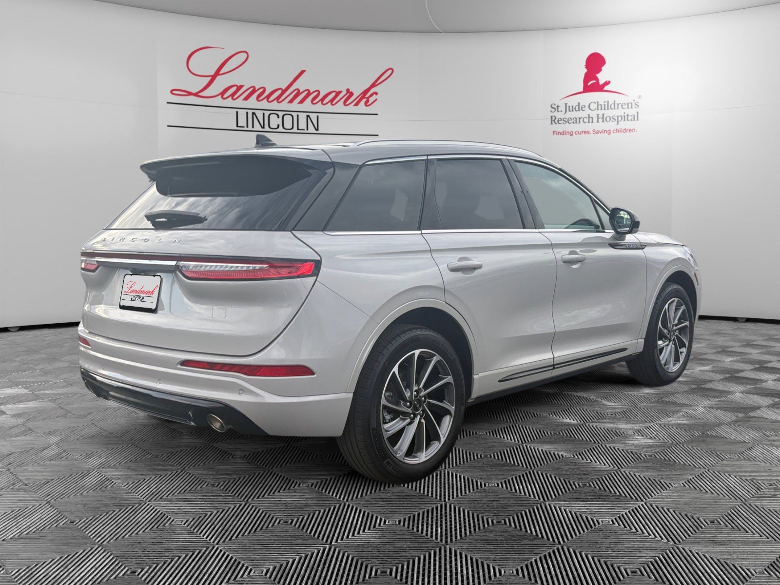 Used 2024 Lincoln Corsair Grand Touring image 5
