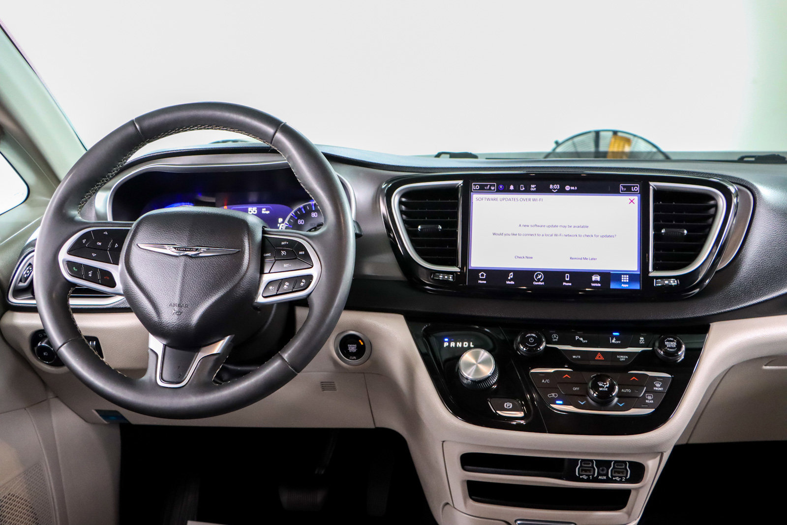 Used 2023 Chrysler Pacifica Touring-L image 17