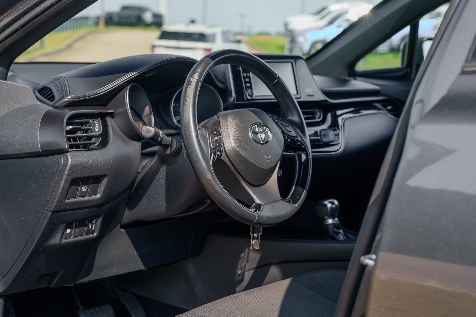 Used 2018 Toyota C-HR XLE FWD image 19