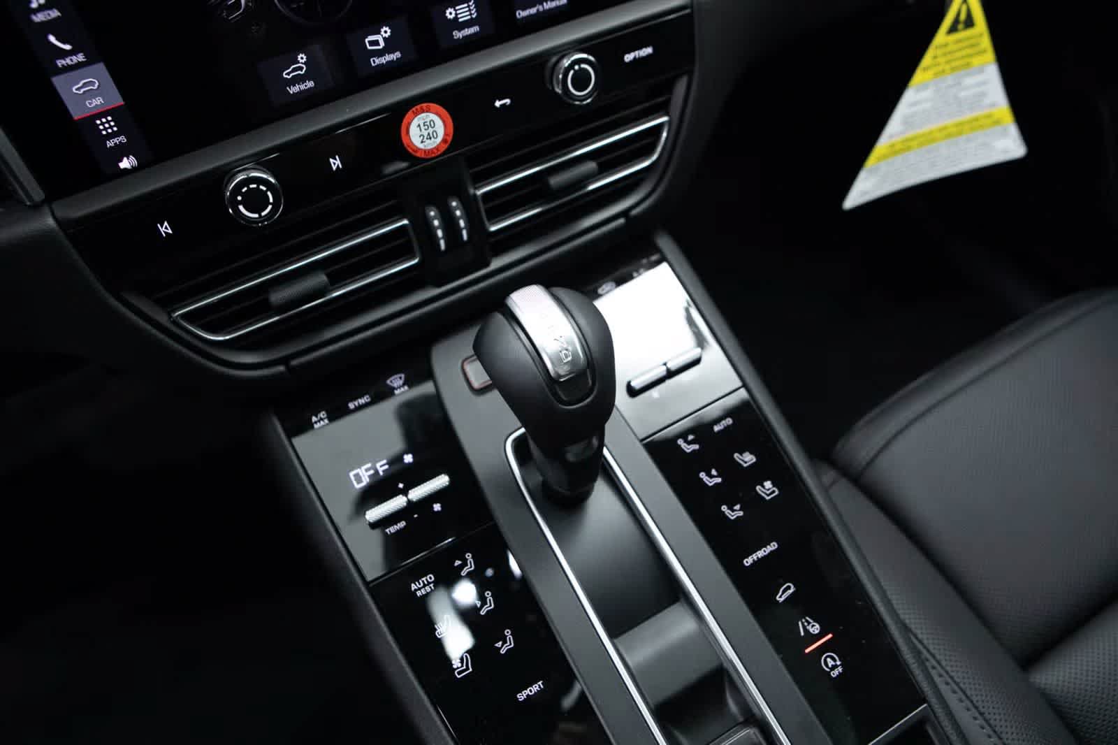 Certified 2026 Porsche Macan AWD/4WD image 27