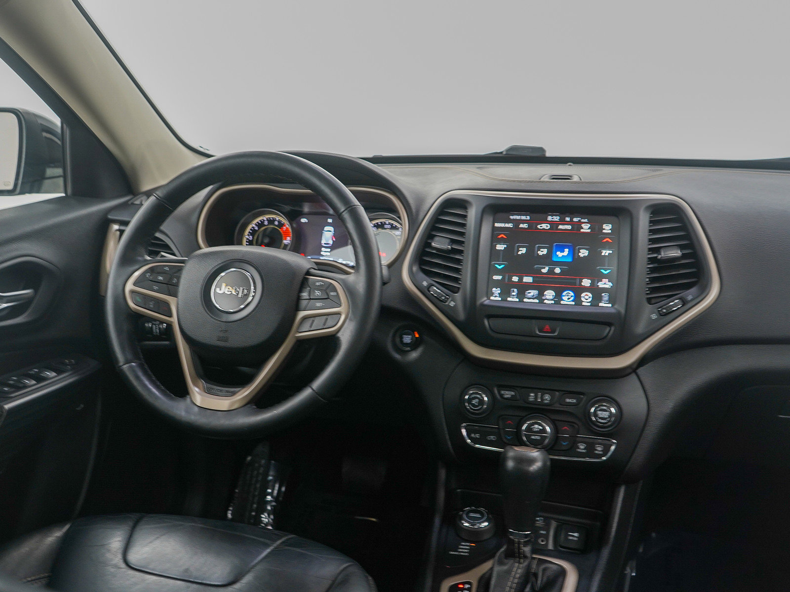 Used 2017 Jeep Cherokee Limited image 14