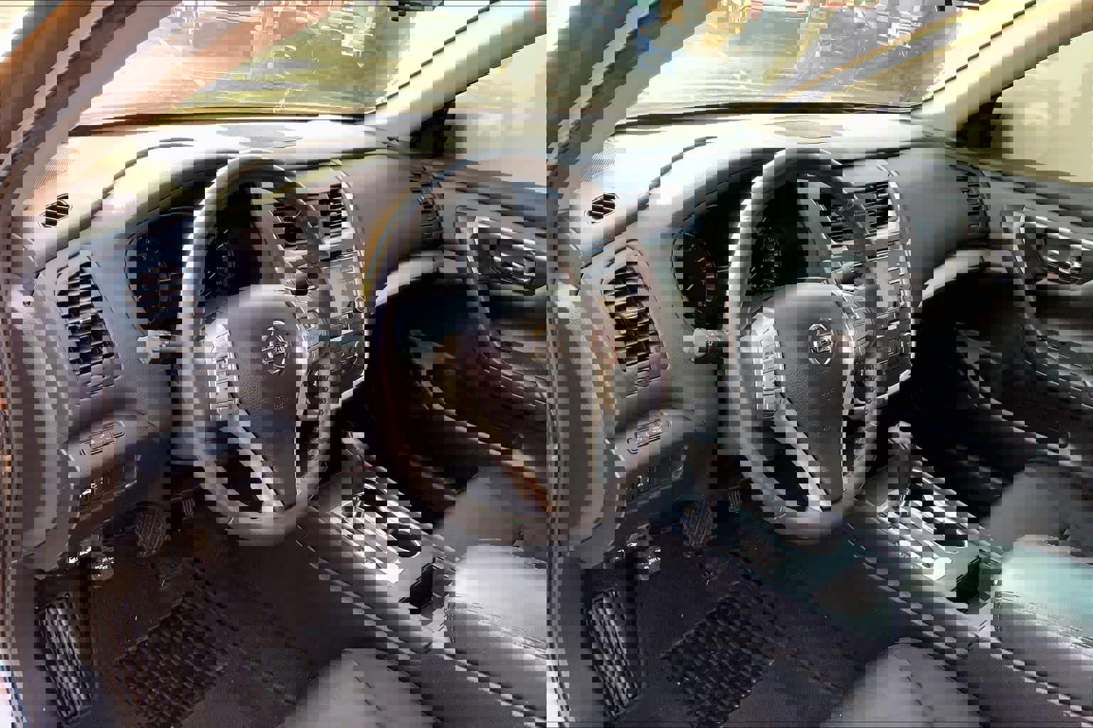 Used 2017 Nissan Altima 2.5 SR w/ Midnight Edition Package image 18