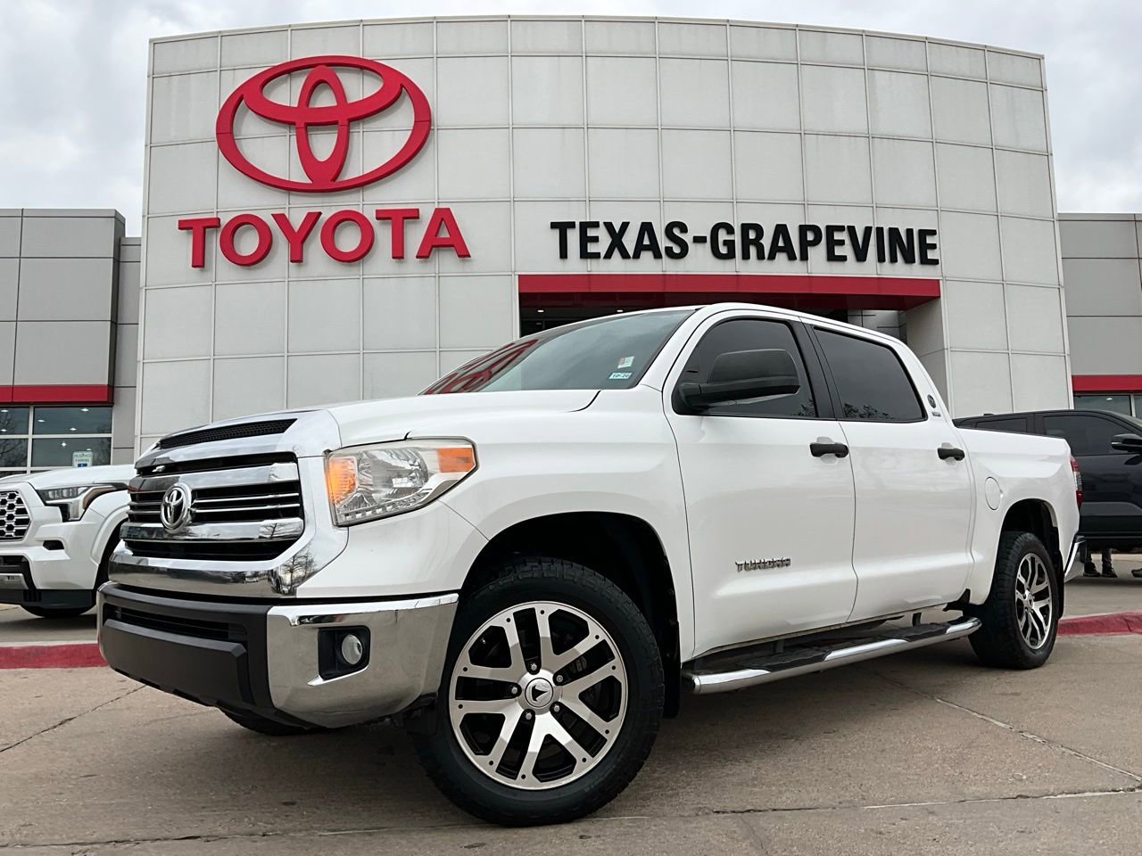 Used 2017 Toyota Tundra SR5 image 2