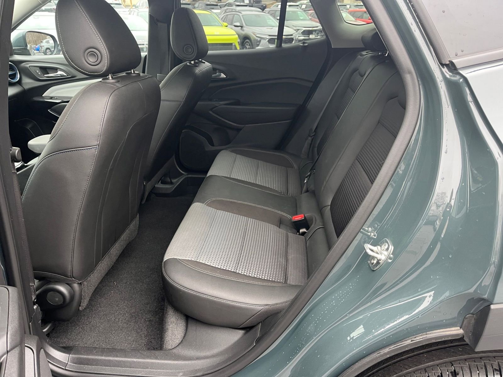 Used 2025 Chevrolet Trax LT w/ LT Convenience Package image 20