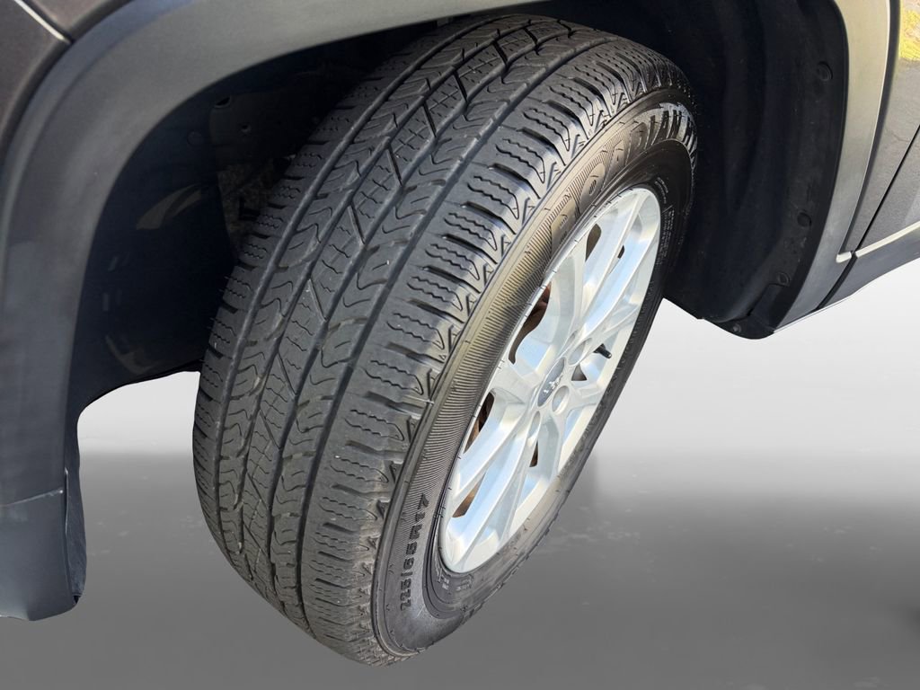 Used 2017 Jeep Cherokee Latitude image 9