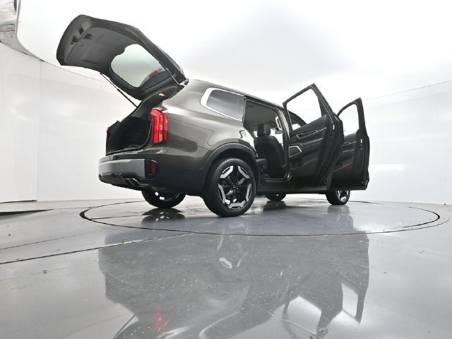 Used 2023 Kia Telluride S FWD image 57