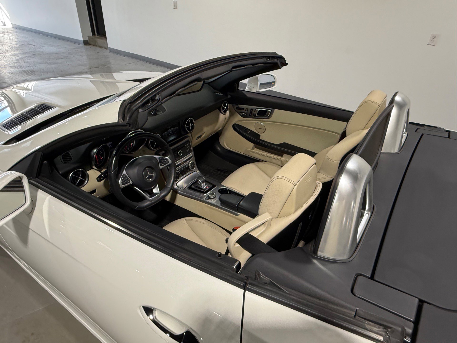 Used 2017 Mercedes-Benz SLC 300 w/ Premium 2 Package image 14