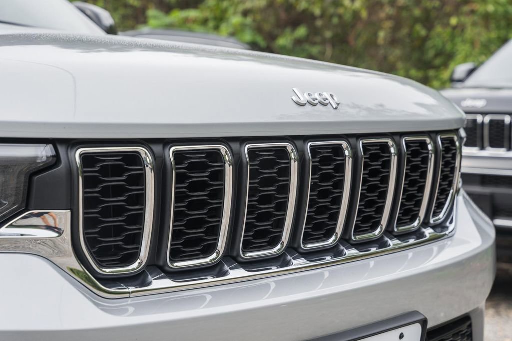 New 2025 Jeep Grand Cherokee Laredo X w/ Luxury Tech Group I image 12