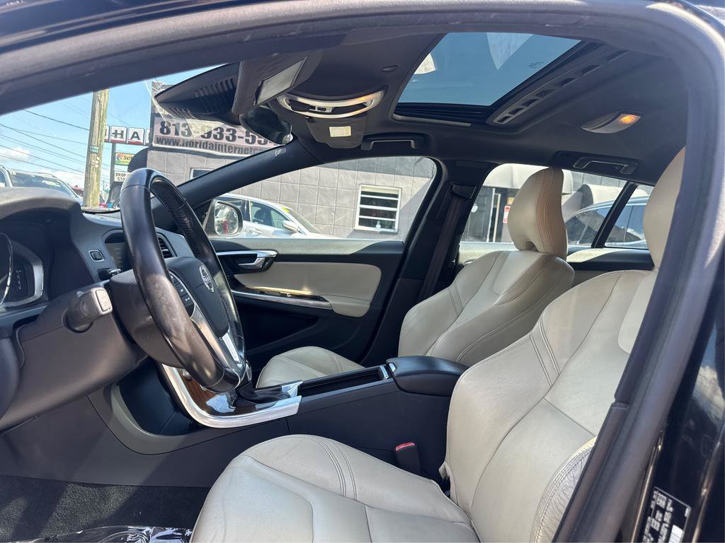 Used 2016 Volvo V60 T5 Platinum w/ Climate Package FWD image 9