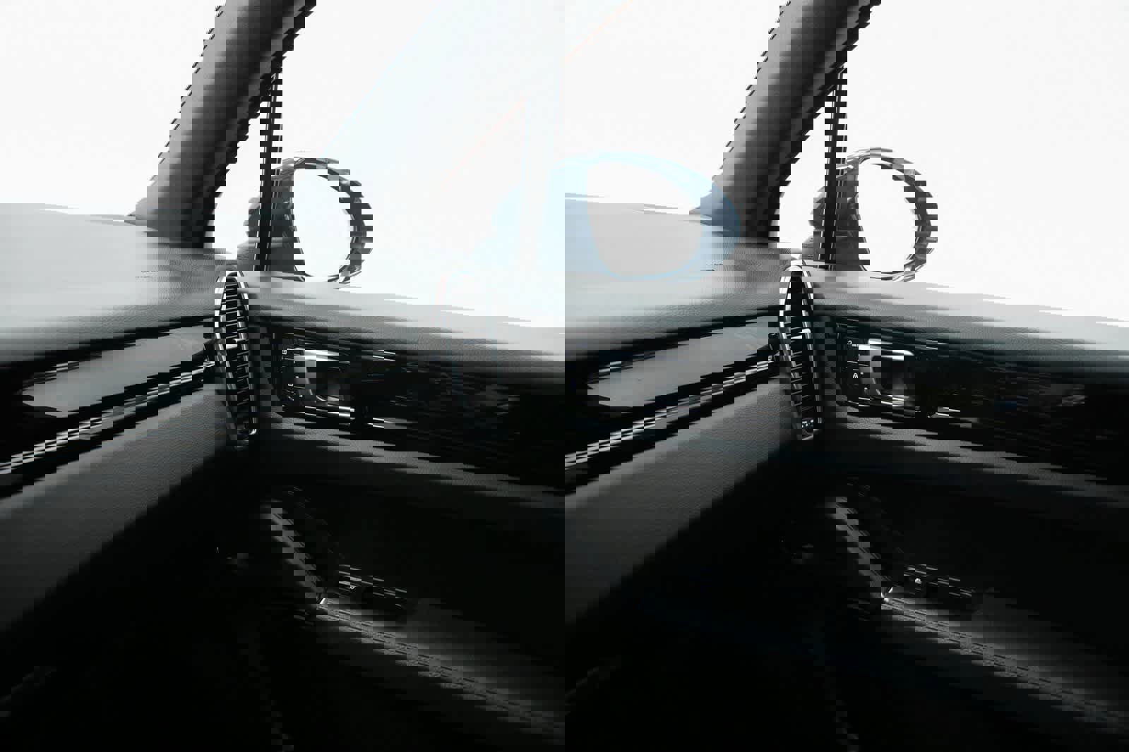 Certified 2023 Porsche Cayenne Platinum Edition image 24