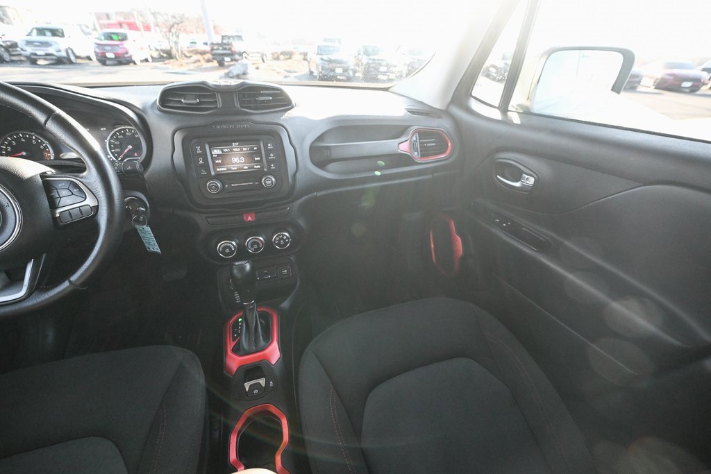 Used 2015 Jeep Renegade Trailhawk image 30