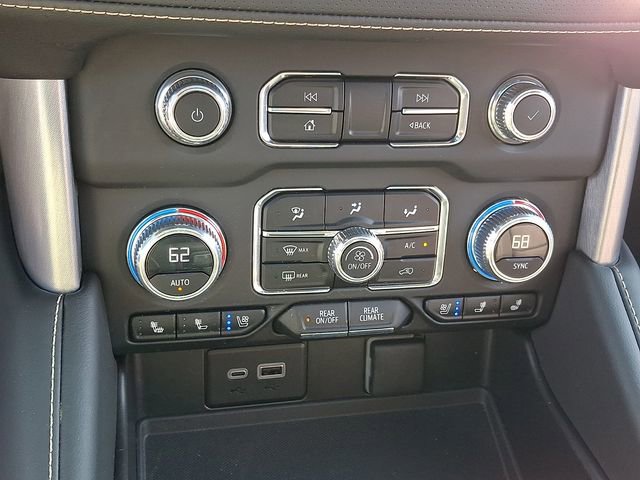 Used 2023 GMC Yukon SLT w/ SLT Premium Package image 17