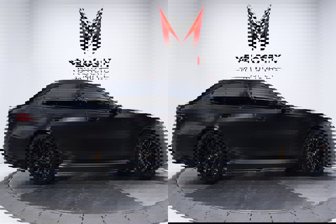 Used 2025 BMW M5 w/ Carbon Package image 5