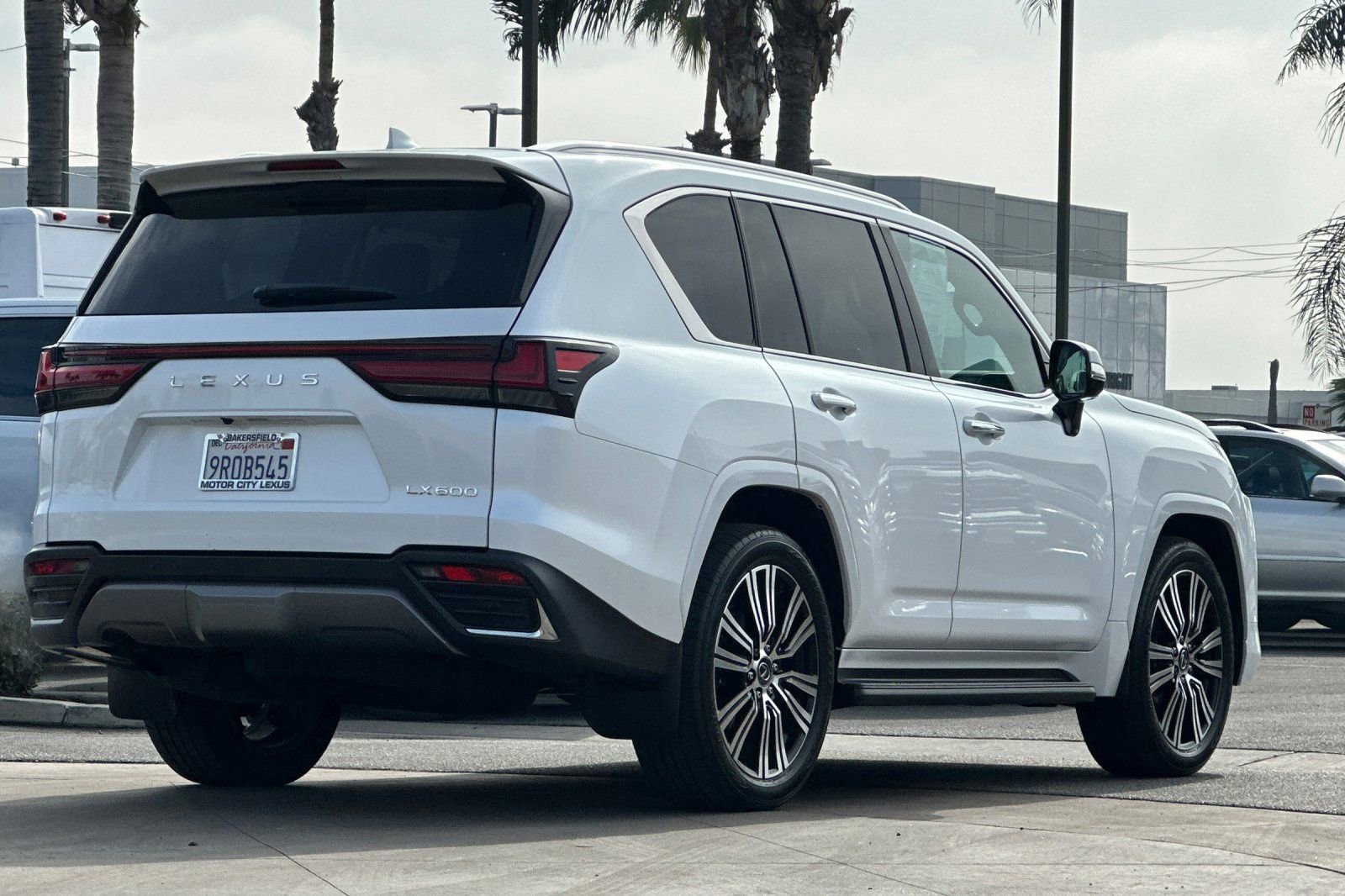 Certified 2024 Lexus LX 600 4WD w/ Luxury Package image 4